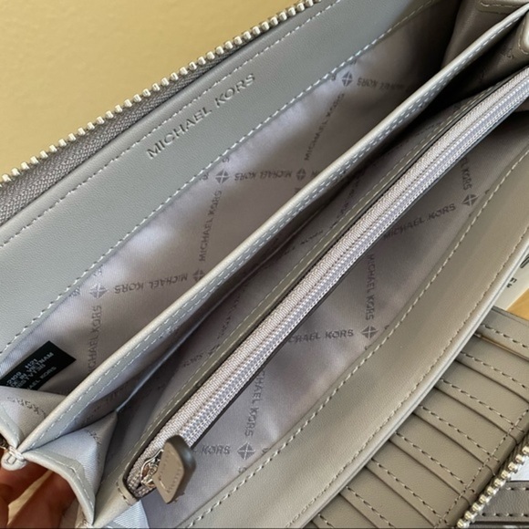 New Michael Kors jet set travel large continental wallet - Picture 7 of 10